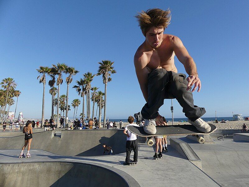 File:Venice Beach Skateboarding.jpg