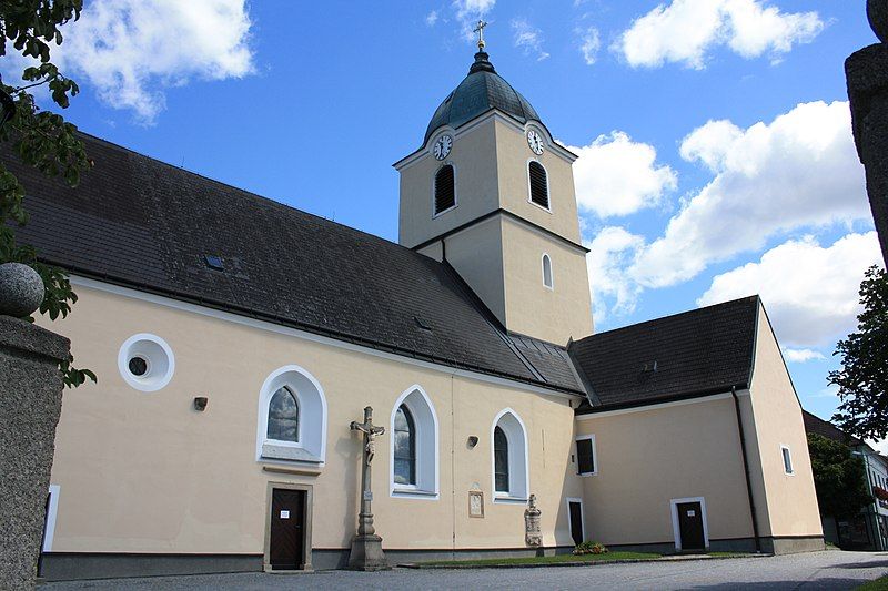 File:Vitis, Pfarrkirche außen.jpg