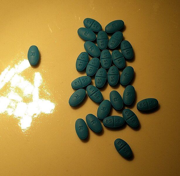 File:10mgBlueProzacPills.jpg