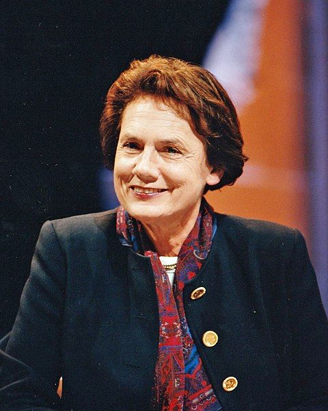 File:Catherine Lalumière-FIG 1998.jpg