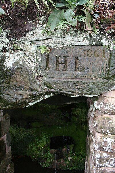 File:Drippingstone Well, Bickerton.jpg