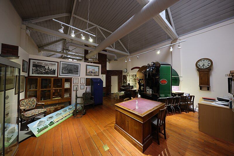 File:Eastleigh Museum gallery.JPG