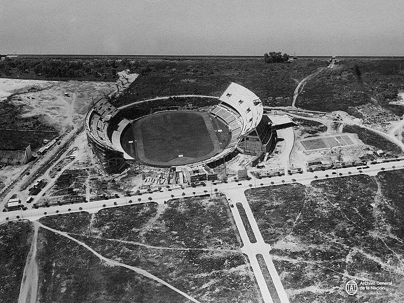 File:Estadio Monumental 1937.jpg