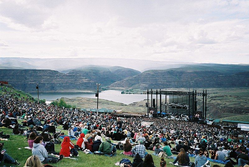 File:Gorge Amphitheatre.jpg