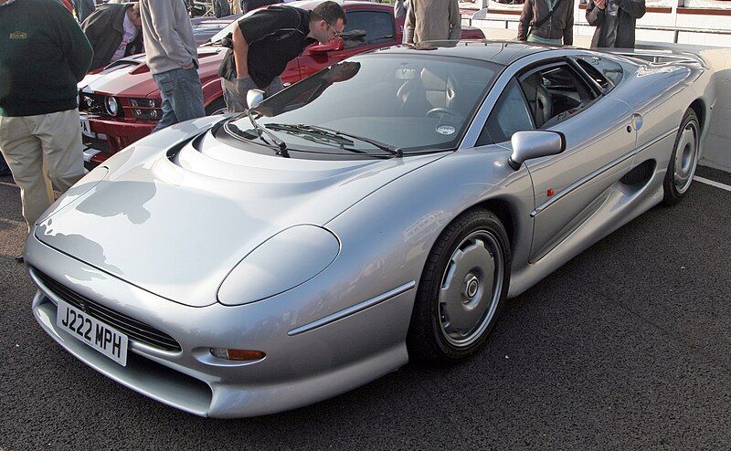 File:JaguarXJ220.jpg