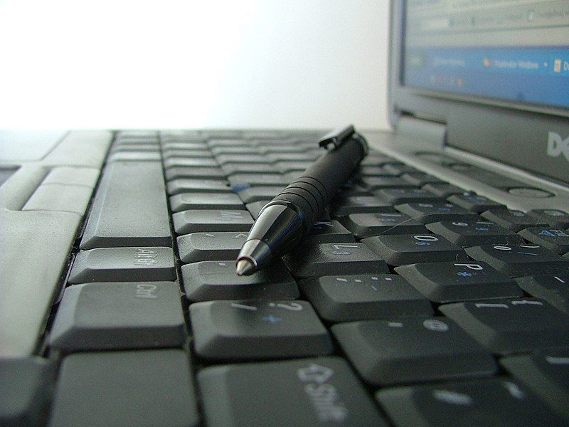 File:Keyboard and pen.JPG