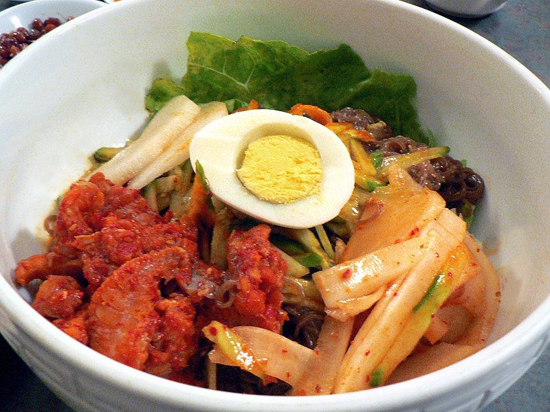 File:Korean.food-Hoe.naengmyeon-01.jpg