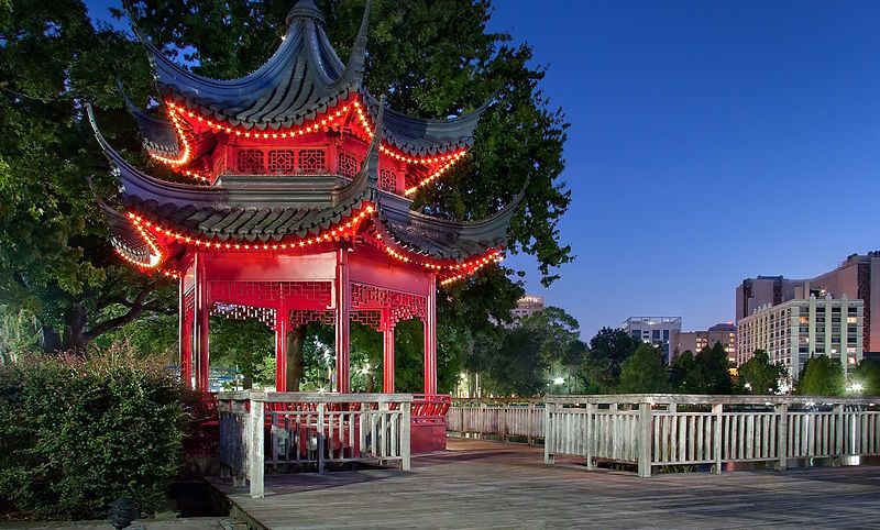 File:Lake Eola Pagoda.jpg