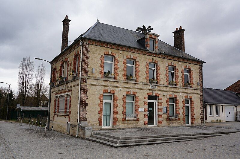 File:Mairie Lavau 03130.JPG