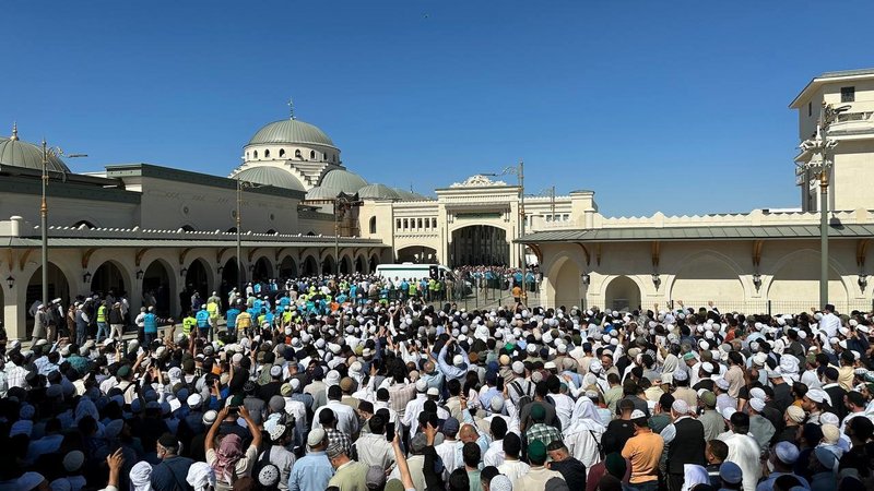 File:Menzil-Funeral-of-Abdulbaki-Erol.png