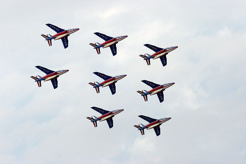 File:Patrouille-de-france-formation-à-8.jpg