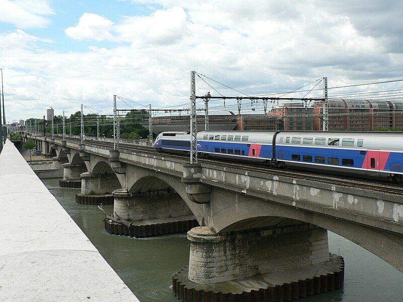 File:Pont-R02-Viaduc-SNCF-01.JPG