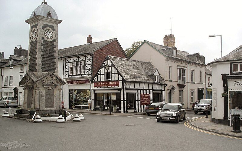 File:Rhayader centre.jpg