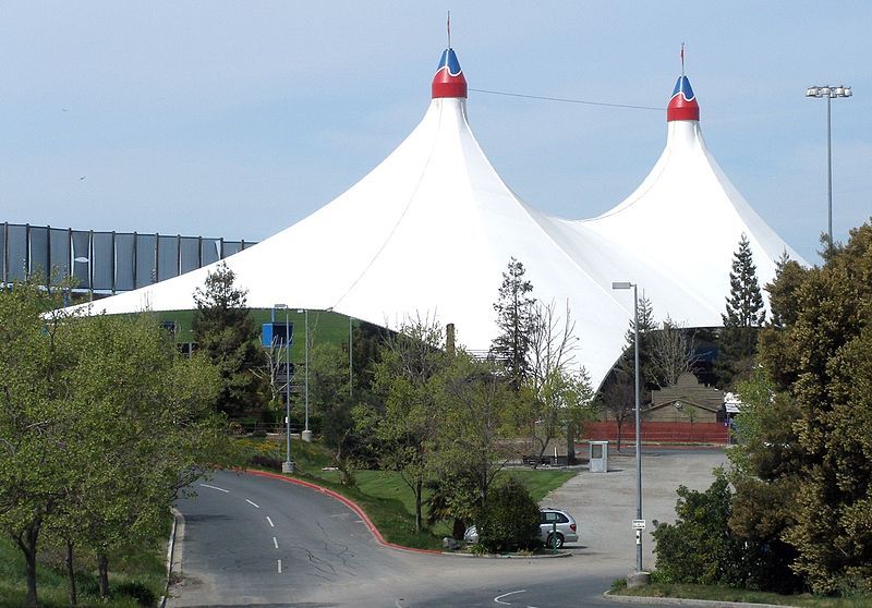 File:Shoreline Amphitheatre.jpg