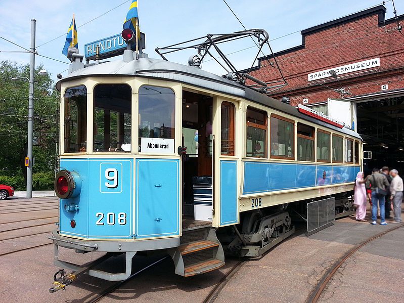 File:Tram 208, 2014-06-08.jpg