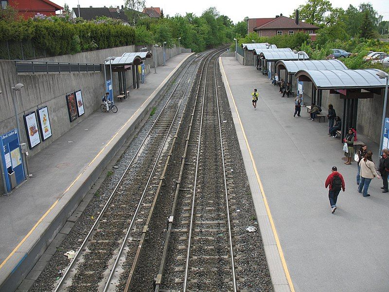 File:Ullevål Stadion T-bane.JPG