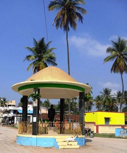 File:Ambedkar Circle, Konanur.jpg