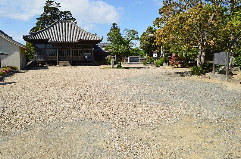 File:Awaji Kokubunji, keidai.jpg