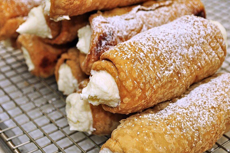 File:Cannoli (1).jpg