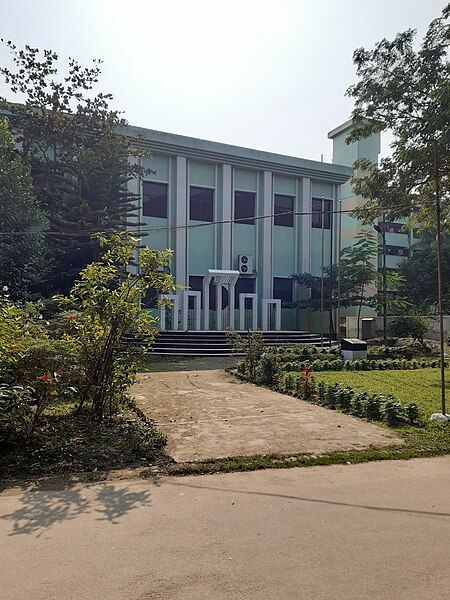 File:CuMC Shaheed Minar.jpg