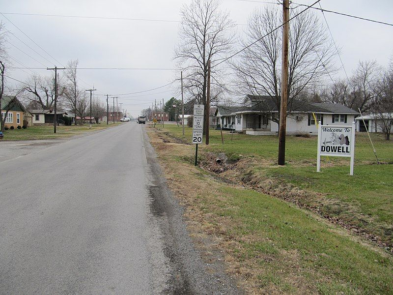 File:Entering Dowell, IL.JPG