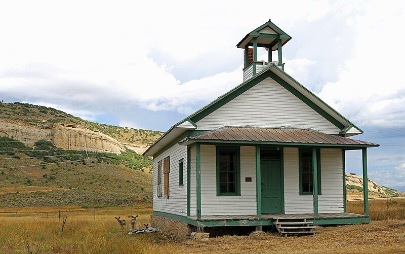 File:Foidel Canyon School.JPG