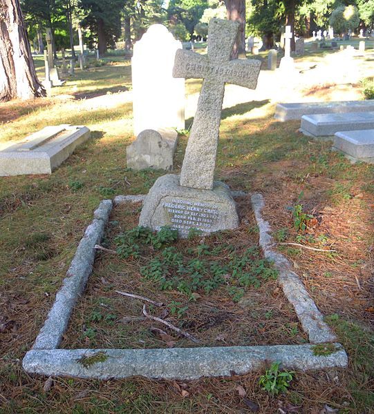 File:Frederic Chase Grave.jpg