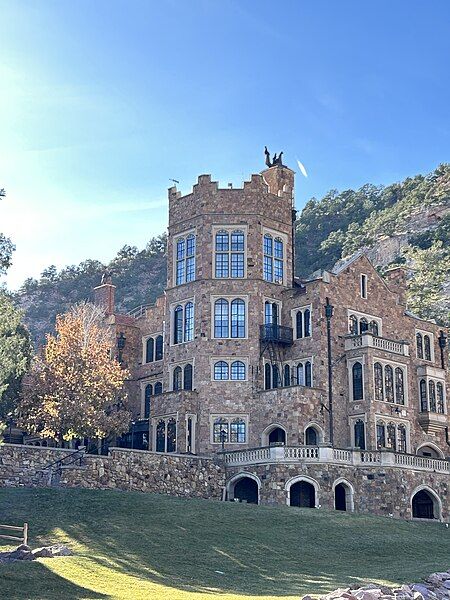 File:Glen Eyrie Castle.jpg