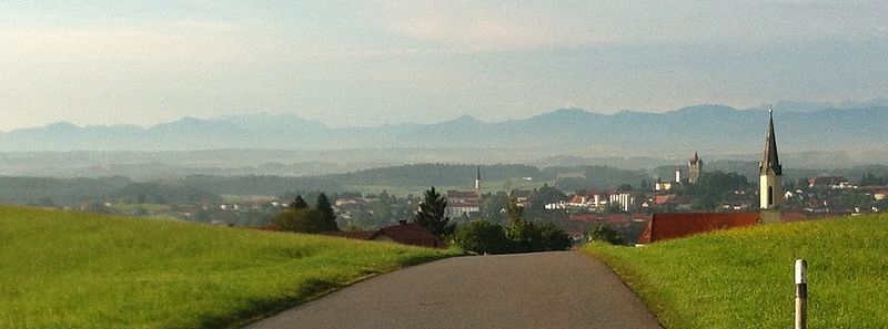 File:Haag und berg.jpg