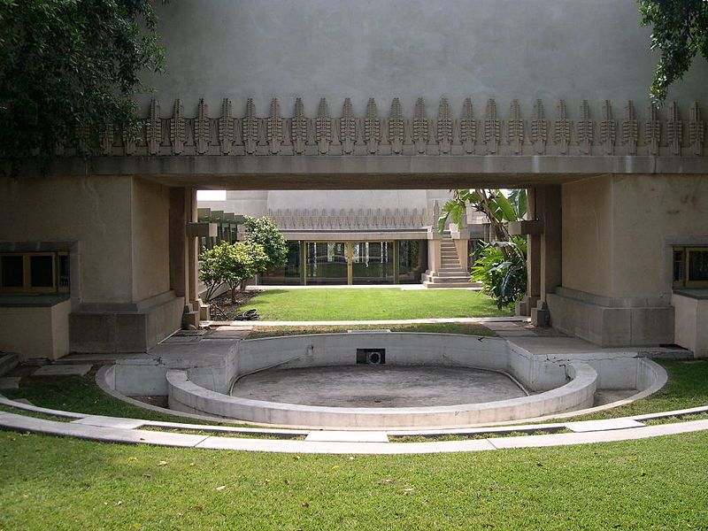 File:Hollyhock House pool.JPG