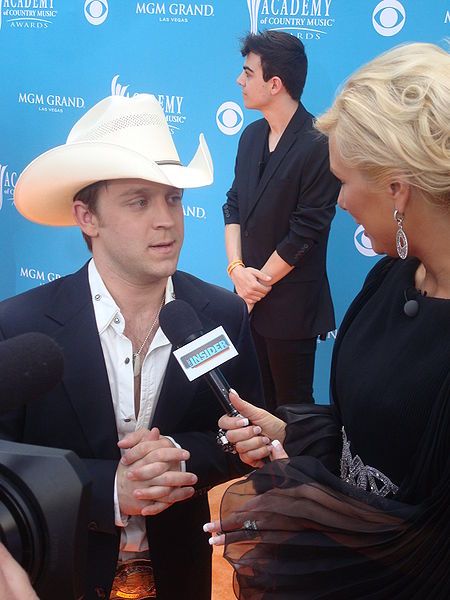 File:Justin Moore.jpg