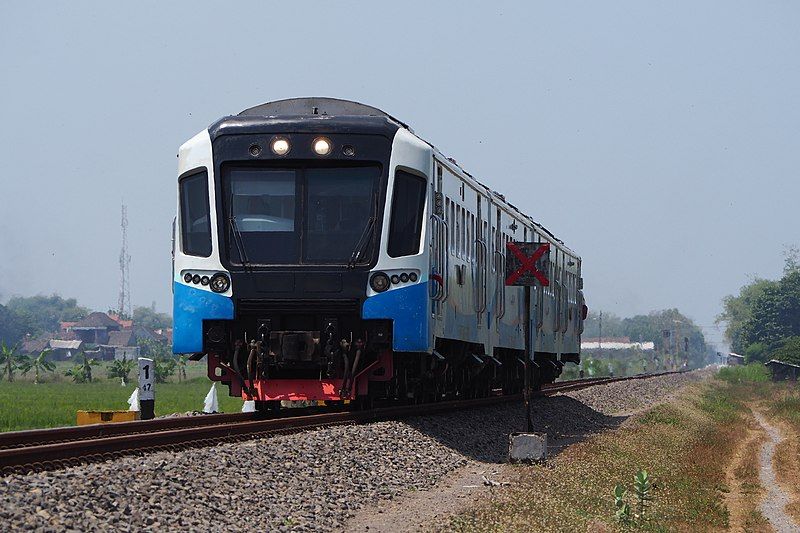 File:Kereta Api Jenggala.jpg