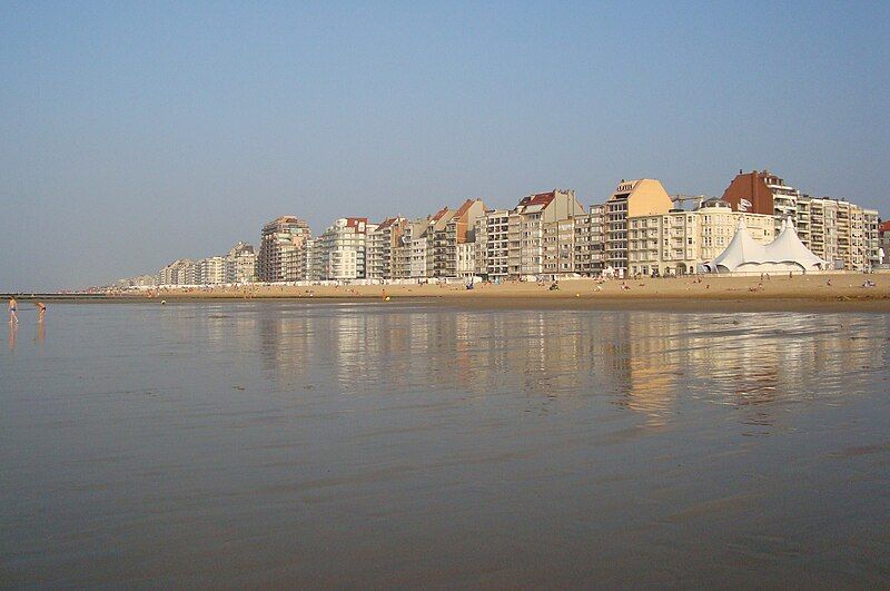 File:Knokke Plage.JPG