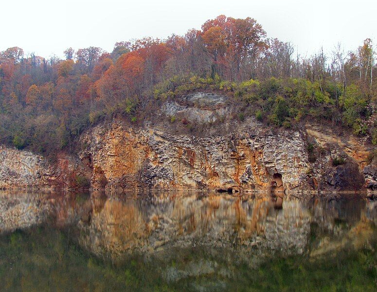 File:Meads-quarry-outcrops-tn1.jpg