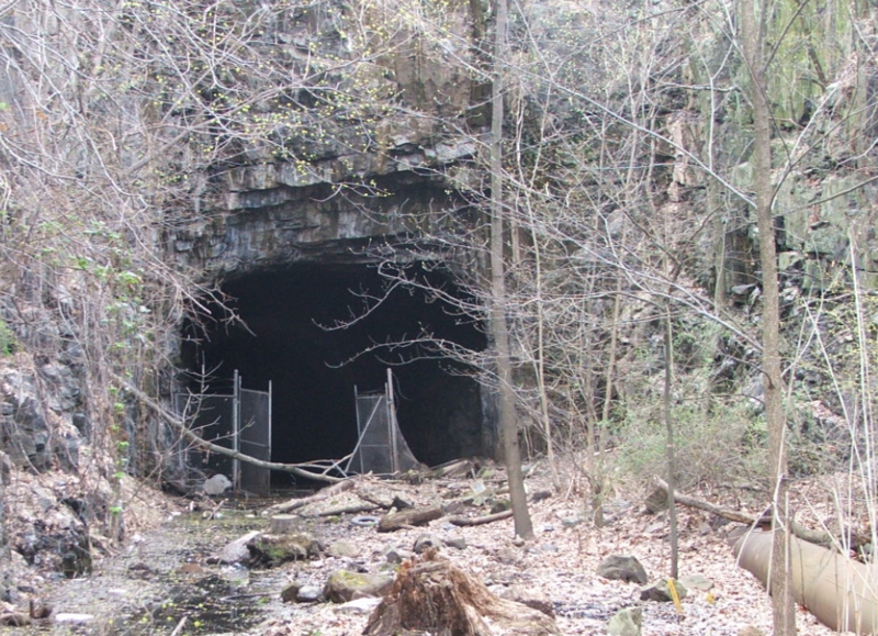 File:PalisadesTunnelFairview(NYSW).tiff