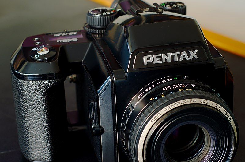 File:Pentax645n.jpg