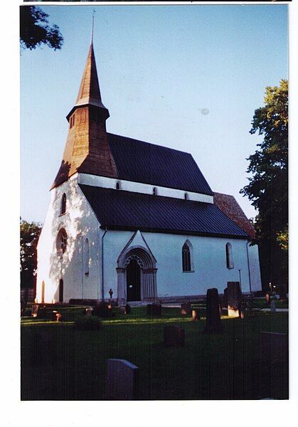 File:Roma-kyrka-Gotland-2010 01.jpg