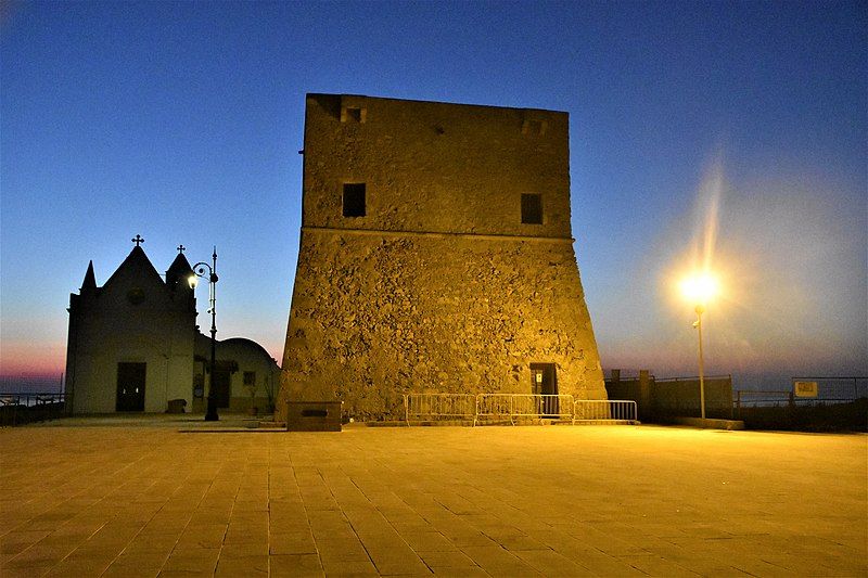 File:Santuario capocolonna.jpg