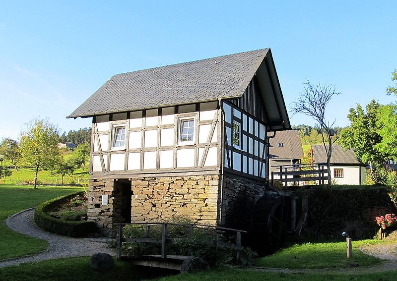 File:Schmallenberg-Latrop, Alte Mühle.jpg