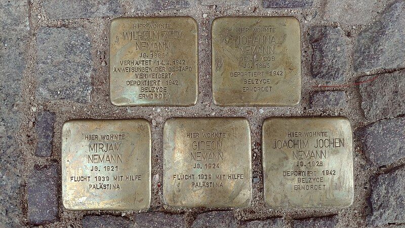 File:Stolpersteine Familie Nemann.jpg