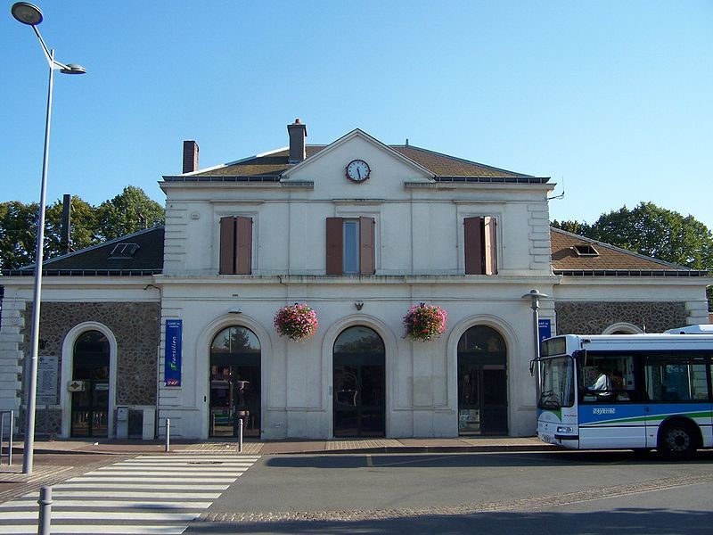 File:Trappes Gare.JPG