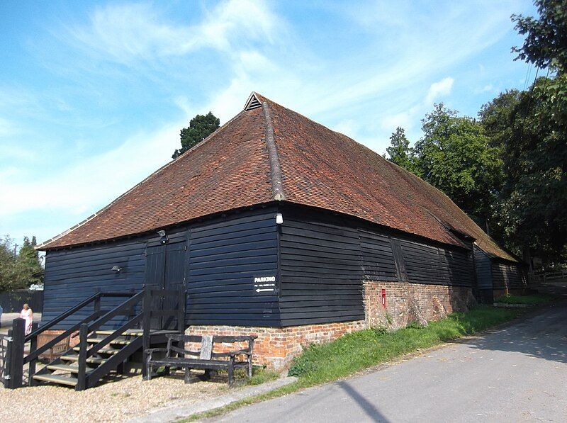 File:WanboroughGreatBarn.JPG