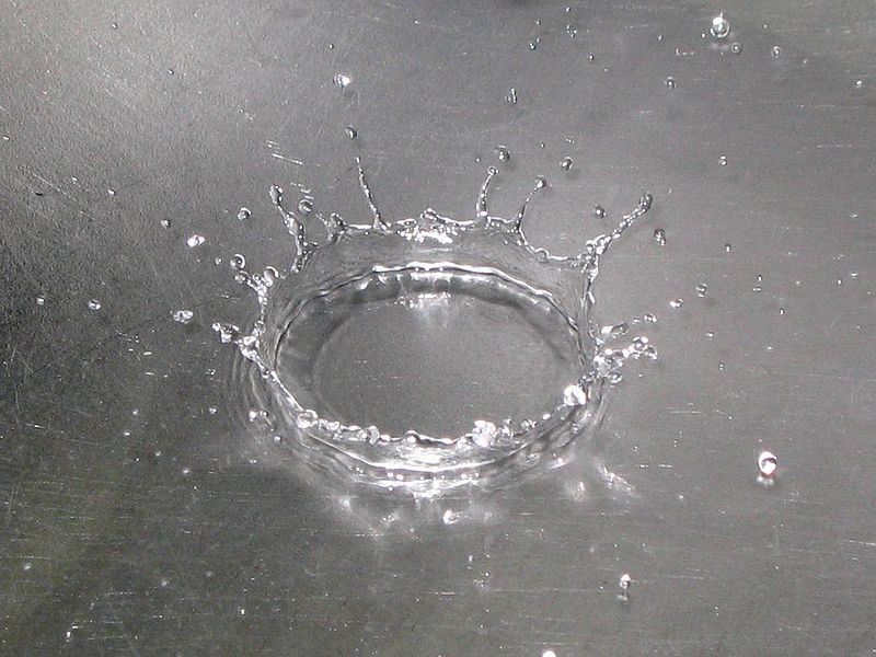 File:Water splashes 001.jpg