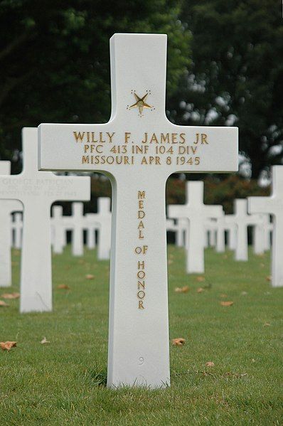 File:Willy James grave.jpg