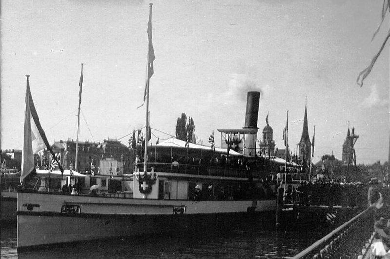 File:Zürichsee Helvetia I.jpg