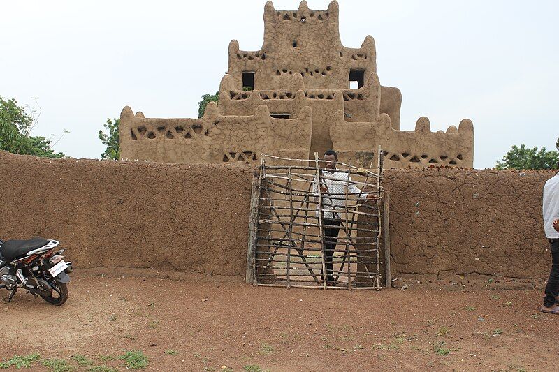 File:Zayaa Mud Mosque.jpg