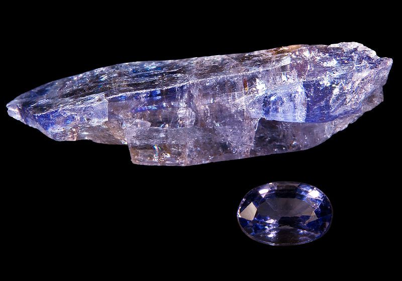 File:Zoïsite (Tanzanite).jpg