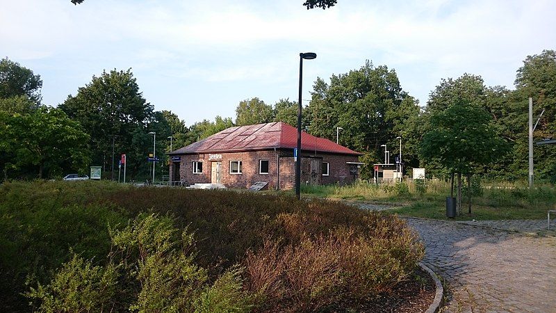 File:Bahnhof Zeesen.JPG