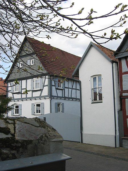 File:Burgholzhausen Ortsmitte.JPG