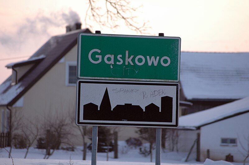 File:Gąskowo - tablica.jpg